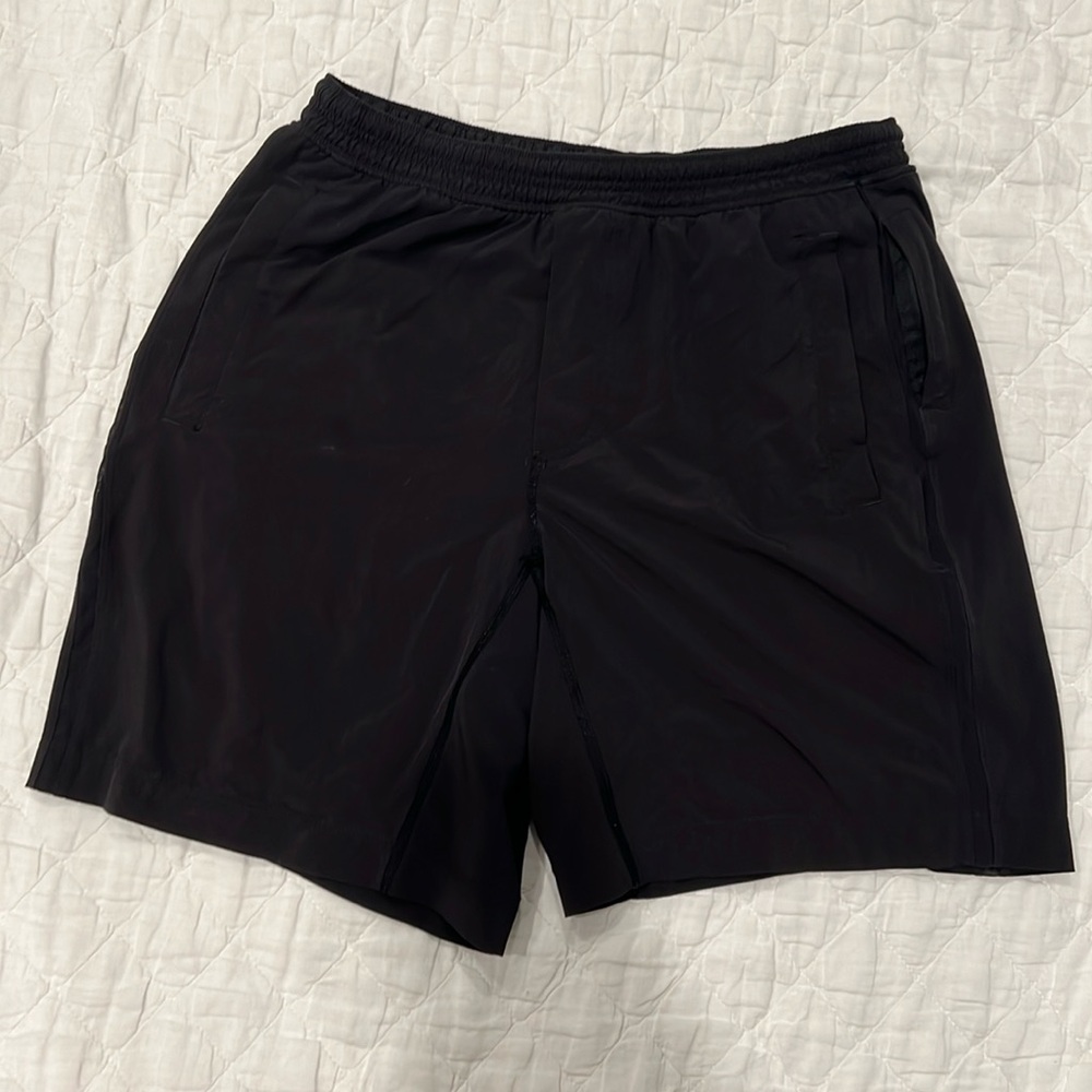Men’s Lululemon pace breaker short with liner